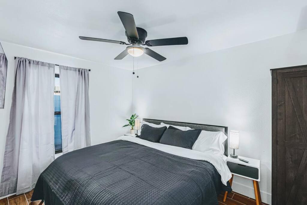 Phoenix Retreat - 2 Bedroom Home With King-Size Bed - 3 Smart Tvs - 10 Min From Airp - Unit A Dış mekan fotoğraf