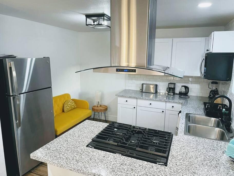 Phoenix Retreat - 2 Bedroom Home With King-Size Bed - 3 Smart Tvs - 10 Min From Airp - Unit A Dış mekan fotoğraf