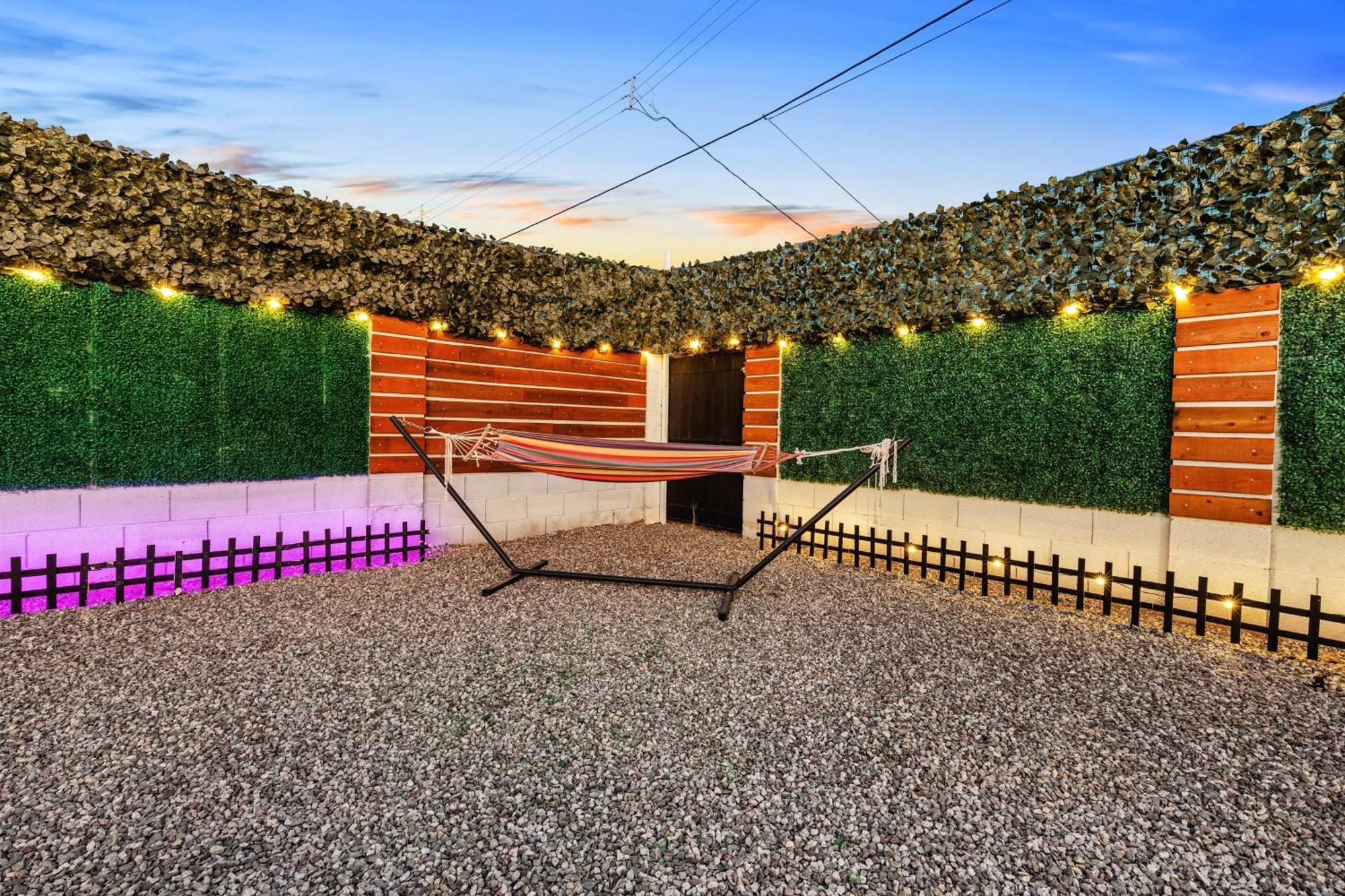 Phoenix Retreat - 2 Bedroom Home With King-Size Bed - 3 Smart Tvs - 10 Min From Airp - Unit A Dış mekan fotoğraf